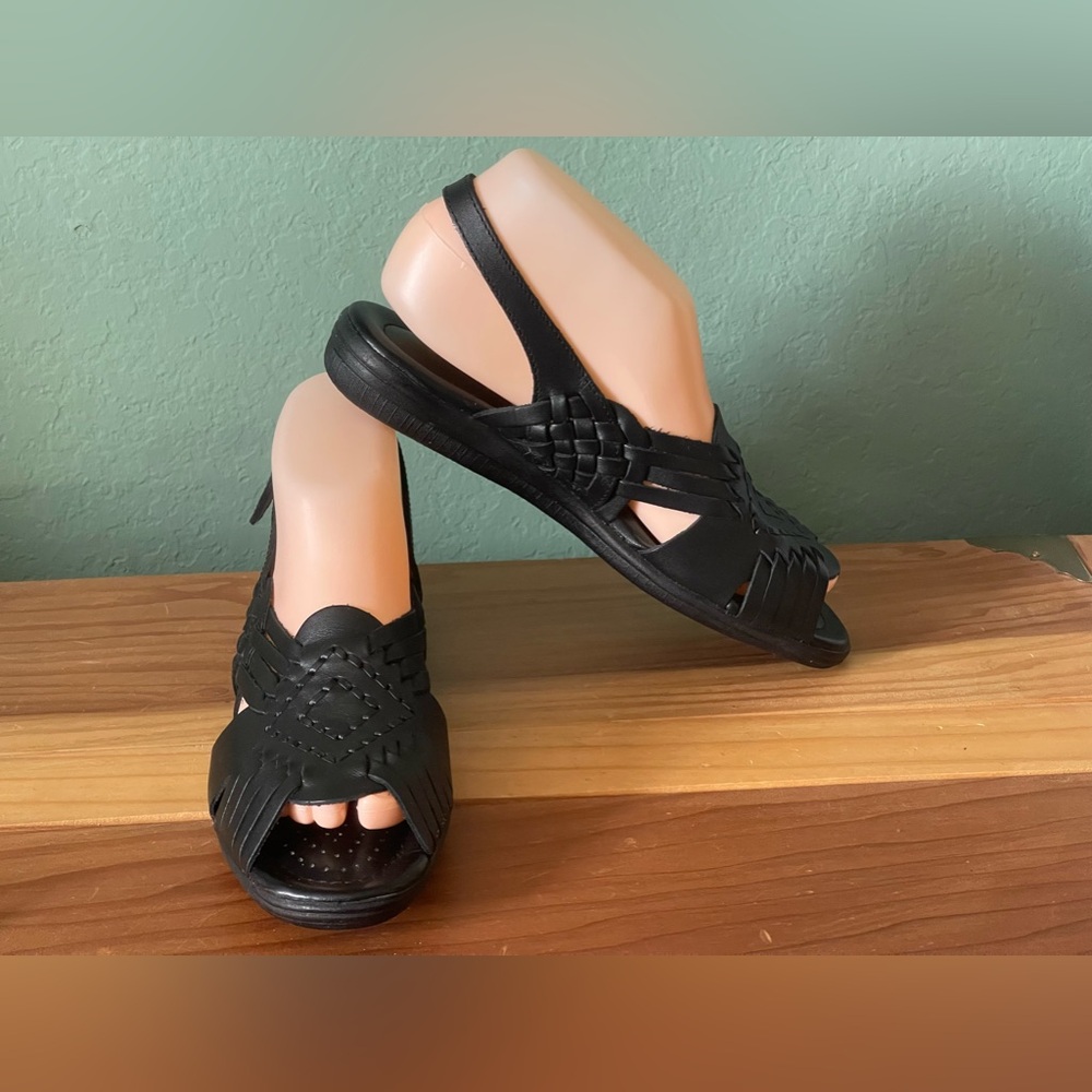 Softspots women's black leather sandals adjustable size 7.5